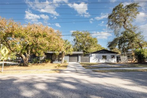 House in Winter Haven, Florida 3 bedrooms, 149.02 sq.m. № 2105568 - photo 23