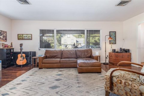 House in Winter Haven, Florida 3 bedrooms, 149.02 sq.m. № 2105568 - photo 3