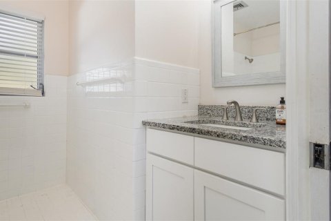 House in Winter Haven, Florida 3 bedrooms, 149.02 sq.m. № 2105568 - photo 12