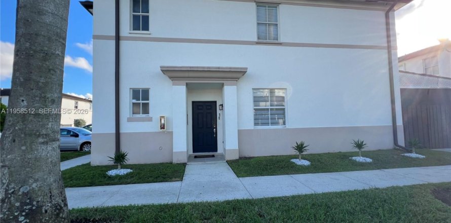 Таунхаус в Хайалиа, Флорида 4 спальни, 136.01м2 № 2020880