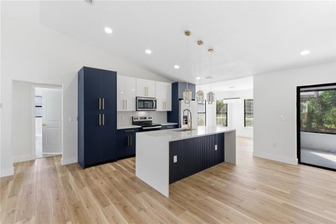 Casa en venta en Spring Hill, Florida, 3 dormitorios, 155.15 m2 № 2116216 - foto 2