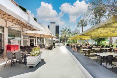 Commercial property in Miami Beach, Florida № 1861635 - photo 4