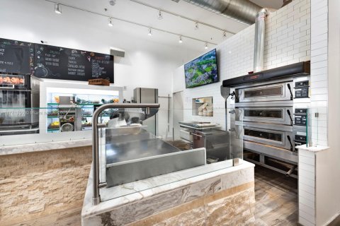 Commercial property in Miami Beach, Florida № 1861635 - photo 11