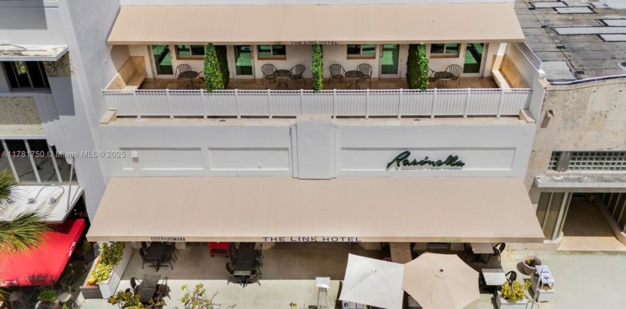 Commercial property in Miami Beach, Florida № 1861635