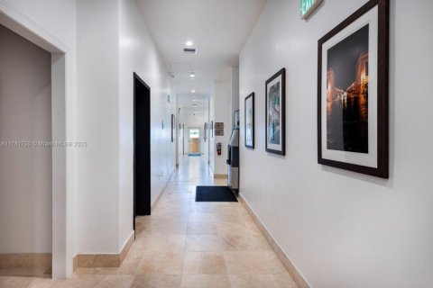 Commercial property in Miami Beach, Florida № 1861635 - photo 22