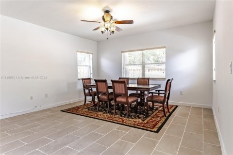 House in Homestead, Florida 5 bedrooms, 250.19 sq.m. № 1877934 - photo 9