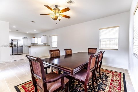 House in Homestead, Florida 5 bedrooms, 250.19 sq.m. № 1877934 - photo 10
