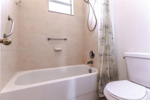 House in Homestead, Florida 5 bedrooms, 250.19 sq.m. № 1877934 - photo 18