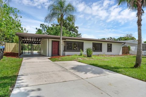 House in Orlando, Florida 3 bedrooms, 123.75 sq.m. № 1882722 - photo 1