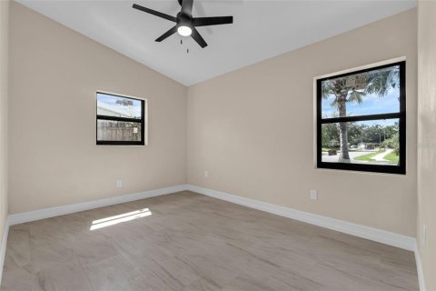 House in Orlando, Florida 3 bedrooms, 123.75 sq.m. № 1882722 - photo 14