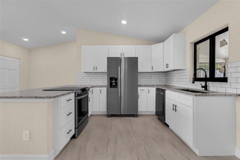 House in Orlando, Florida 3 bedrooms, 123.75 sq.m. № 1882722 - photo 4