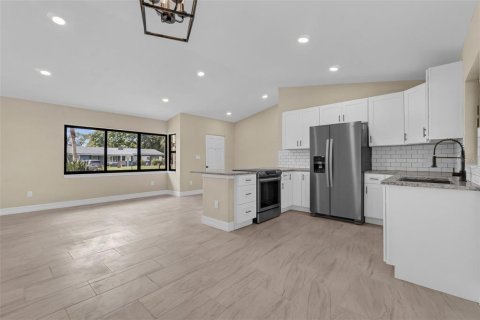 House in Orlando, Florida 3 bedrooms, 123.75 sq.m. № 1882722 - photo 3