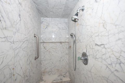 Condo in Aventura, Florida, 2 bedrooms  № 1825573 - photo 29
