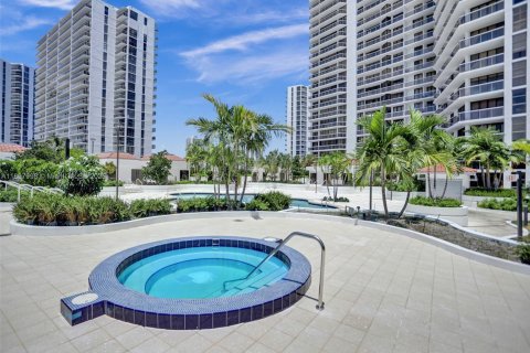 Condo in Aventura, Florida, 2 bedrooms  № 1825573 - photo 3