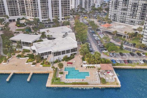 Condo in Aventura, Florida, 2 bedrooms  № 1825573 - photo 12