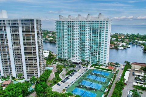 Condo in Aventura, Florida, 2 bedrooms  № 1825573 - photo 1