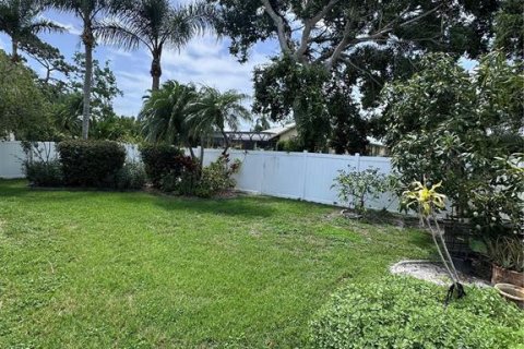 House in Sarasota, Florida 3 bedrooms, 174.01 sq.m. № 1805922 - photo 2