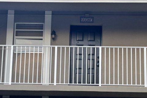 Condominio en alquiler en Coral Springs, Florida, 2 dormitorios, 80.64 m2 № 2045736 - foto 2