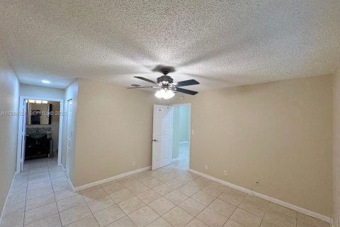 Condominio en alquiler en Coral Springs, Florida, 2 dormitorios, 80.64 m2 № 2045736 - foto 26