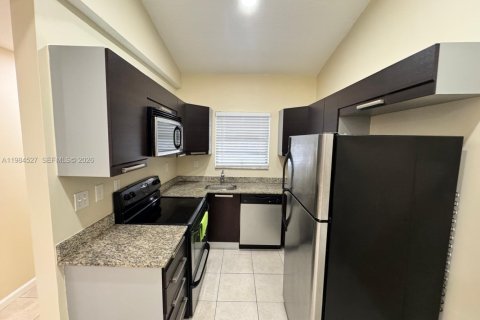 Condominio en alquiler en Coral Springs, Florida, 2 dormitorios, 80.64 m2 № 2045736 - foto 9