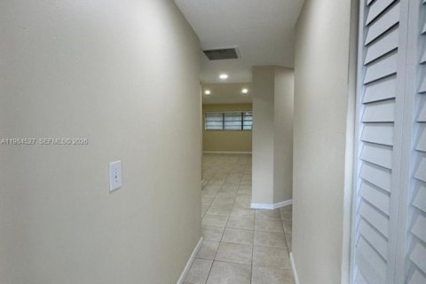 Condominio en alquiler en Coral Springs, Florida, 2 dormitorios, 80.64 m2 № 2045736 - foto 6