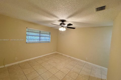 Condominio en alquiler en Coral Springs, Florida, 2 dormitorios, 80.64 m2 № 2045736 - foto 19