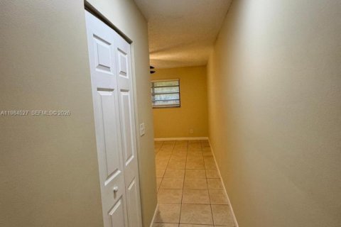 Condominio en alquiler en Coral Springs, Florida, 2 dormitorios, 80.64 m2 № 2045736 - foto 15