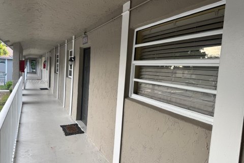 Condominio en alquiler en Coral Springs, Florida, 2 dormitorios, 80.64 m2 № 2045736 - foto 5