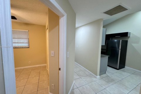 Condominio en alquiler en Coral Springs, Florida, 2 dormitorios, 80.64 m2 № 2045736 - foto 14