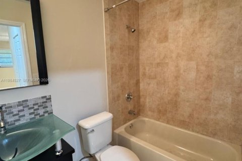 Condominio en alquiler en Coral Springs, Florida, 2 dormitorios, 80.64 m2 № 2045736 - foto 22