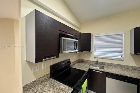 Condominio en alquiler en Coral Springs, Florida, 2 dormitorios, 80.64 m2 № 2045736 - foto 10