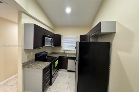 Condominio en alquiler en Coral Springs, Florida, 2 dormitorios, 80.64 m2 № 2045736 - foto 8