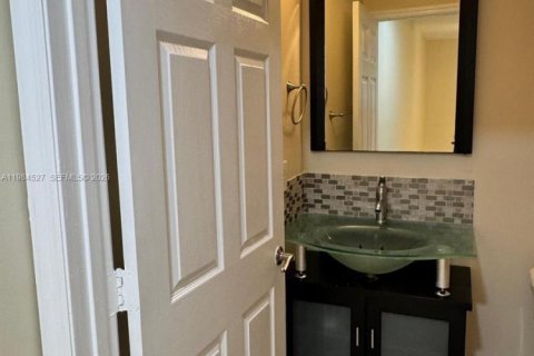 Condominio en alquiler en Coral Springs, Florida, 2 dormitorios, 80.64 m2 № 2045736 - foto 27