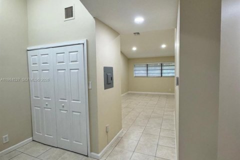 Condominio en alquiler en Coral Springs, Florida, 2 dormitorios, 80.64 m2 № 2045736 - foto 29