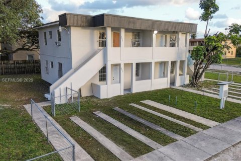 Снять в аренду квартиру в Майами, Флорида 2 спальни, 74.32м2, № 2005508 - фото 2