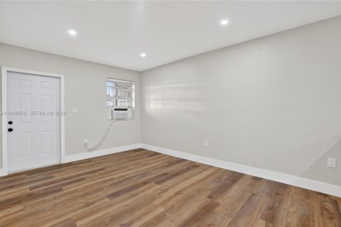 Снять в аренду квартиру в Майами, Флорида 2 спальни, 74.32м2, № 2005508 - фото 6