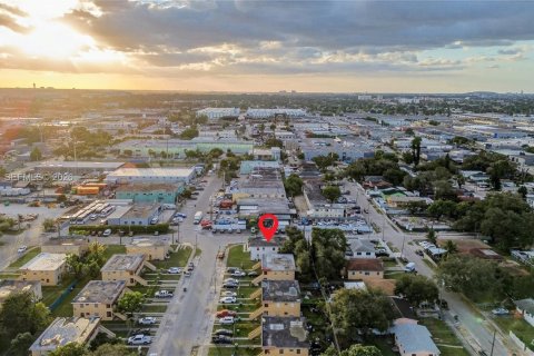 Снять в аренду квартиру в Майами, Флорида 2 спальни, 74.32м2, № 2005508 - фото 17