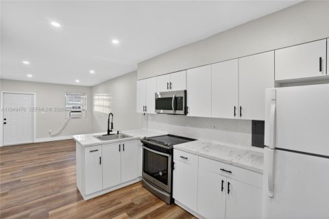 Снять в аренду квартиру в Майами, Флорида 2 спальни, 74.32м2, № 2005508 - фото 8