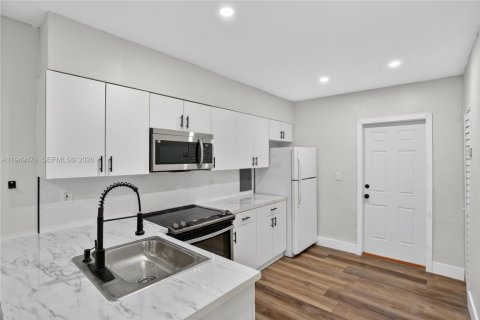 Снять в аренду квартиру в Майами, Флорида 2 спальни, 74.32м2, № 2005508 - фото 9