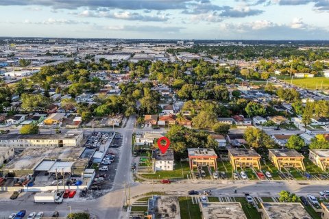 Снять в аренду квартиру в Майами, Флорида 2 спальни, 74.32м2, № 2005508 - фото 19