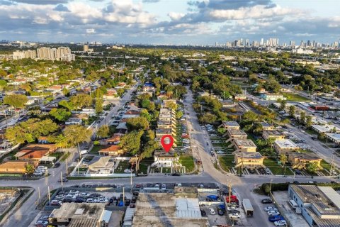 Снять в аренду квартиру в Майами, Флорида 2 спальни, 74.32м2, № 2005508 - фото 3