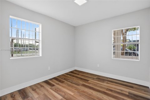 Снять в аренду квартиру в Майами, Флорида 2 спальни, 74.32м2, № 2005508 - фото 12