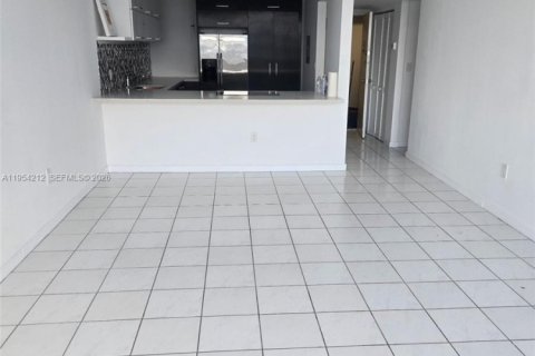 Condo in Miami, Florida, 1 bedroom № 2008968 - photo 12