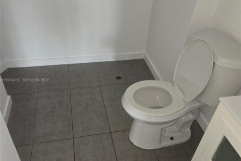Condo in Miami, Florida, 1 bedroom № 2008968 - photo 7