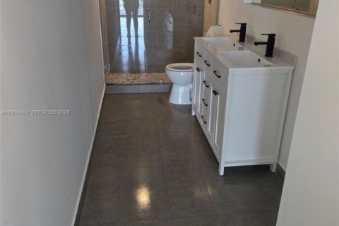 Condo in Miami, Florida, 1 bedroom № 2008968 - photo 9