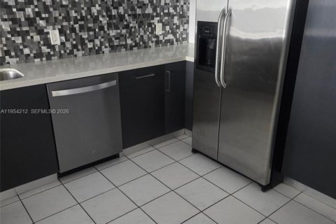 Condo in Miami, Florida, 1 bedroom № 2008968