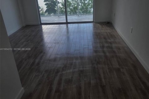 Condo in Miami, Florida, 1 bedroom № 2008968 - photo 5