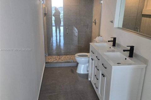 Condo in Miami, Florida, 1 bedroom № 2008968 - photo 8