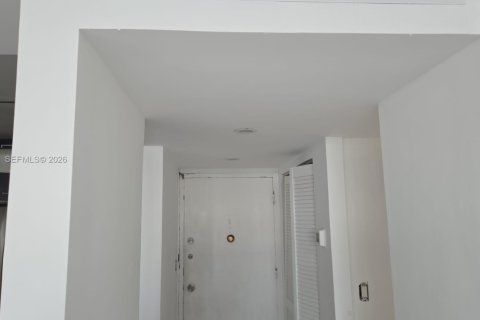Condo in Miami, Florida, 1 bedroom № 2008968 - photo 3