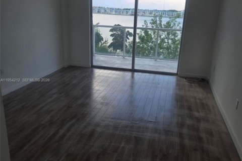Condo in Miami, Florida, 1 bedroom № 2008968 - photo 4